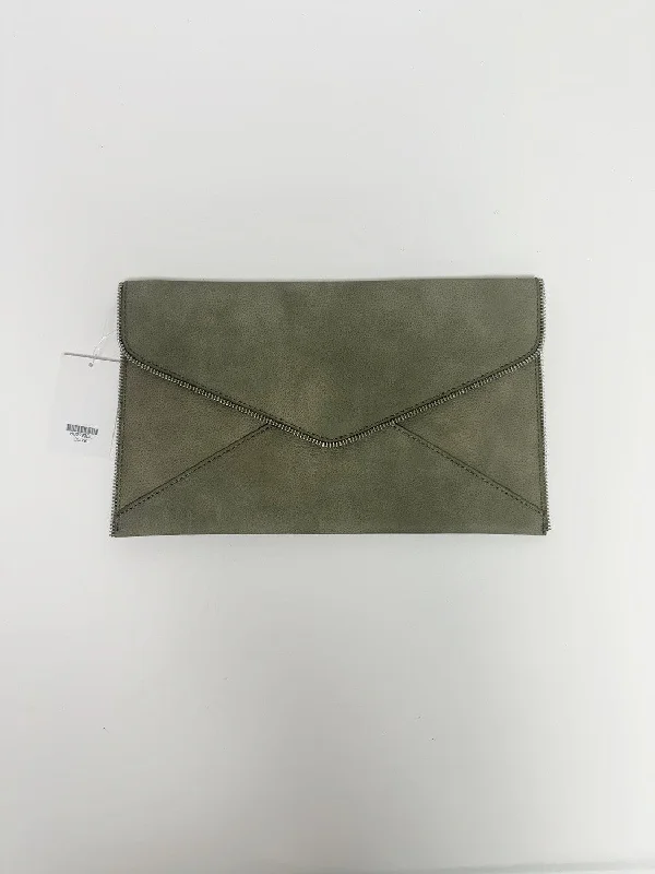 HD2793 Envelope Clutch/Crossbody With Chain Strap